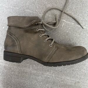 Sonoma Lifestyles Brown/Olive Green Ankle Booties
